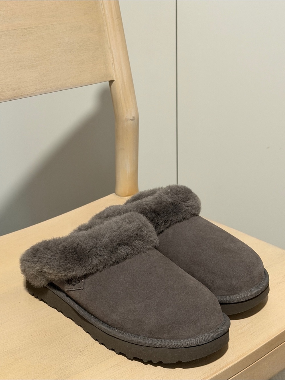 UGG Cluggette Slippers Charcoal Grey Women’s Size 9